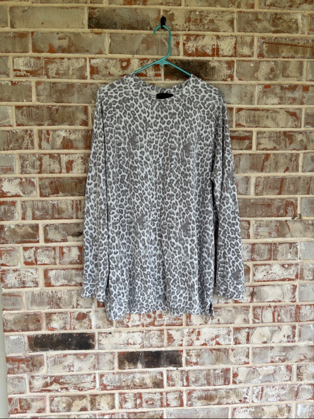 Tahari Gray and White Leopard Print Pullover Top
